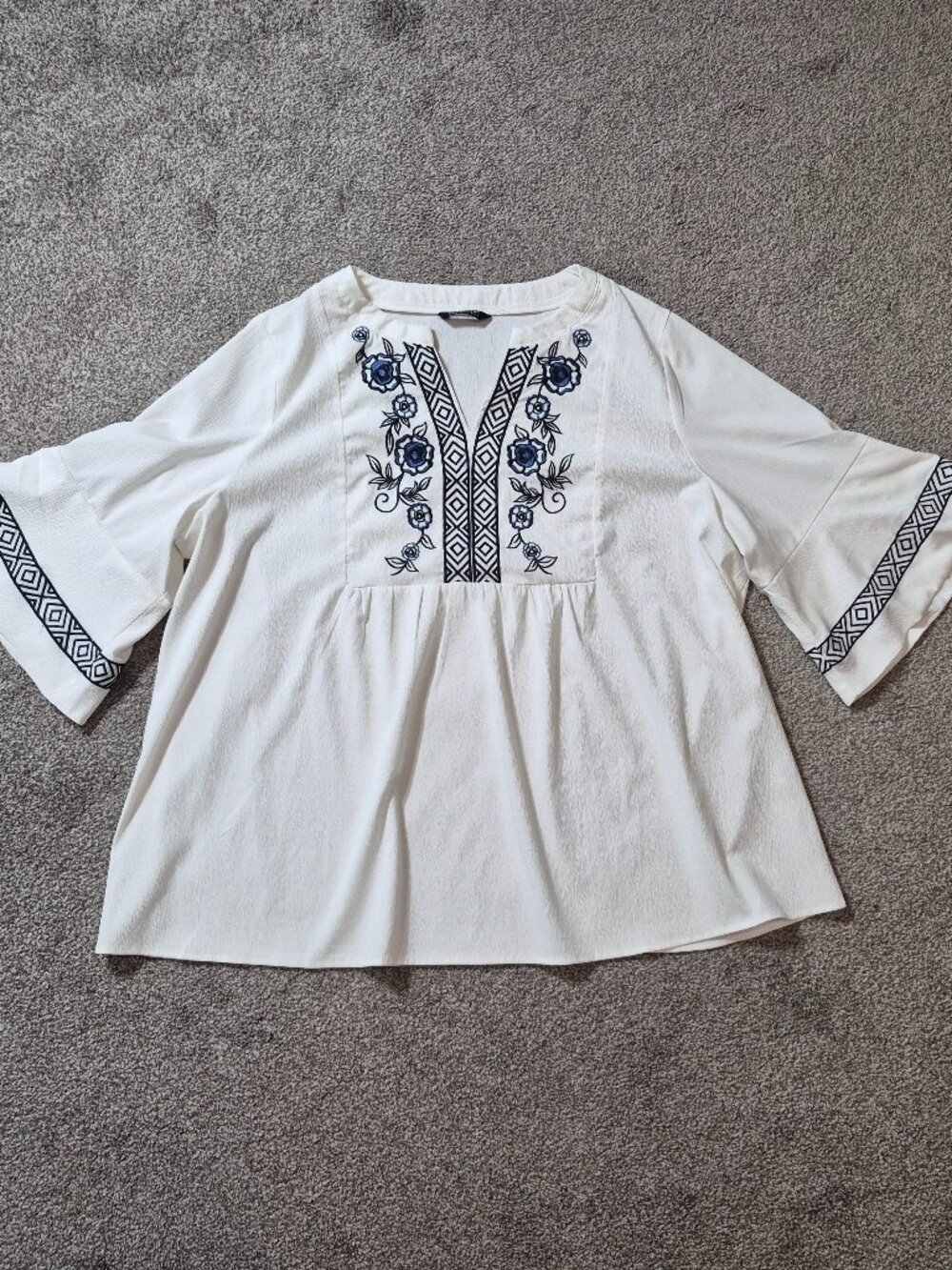 BLOOMCHIC White Crinkle Crepe Boho Peasant Pullover Top; Size 22-24